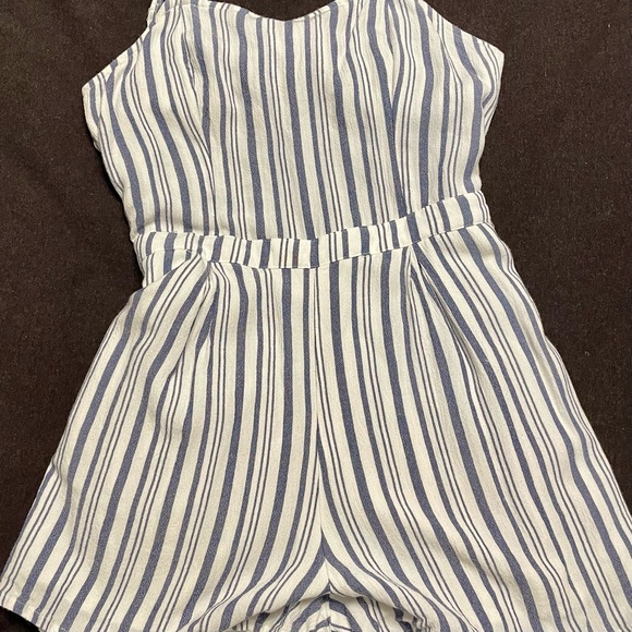 Hollister Tie Back Romper - Picture 2 of 8